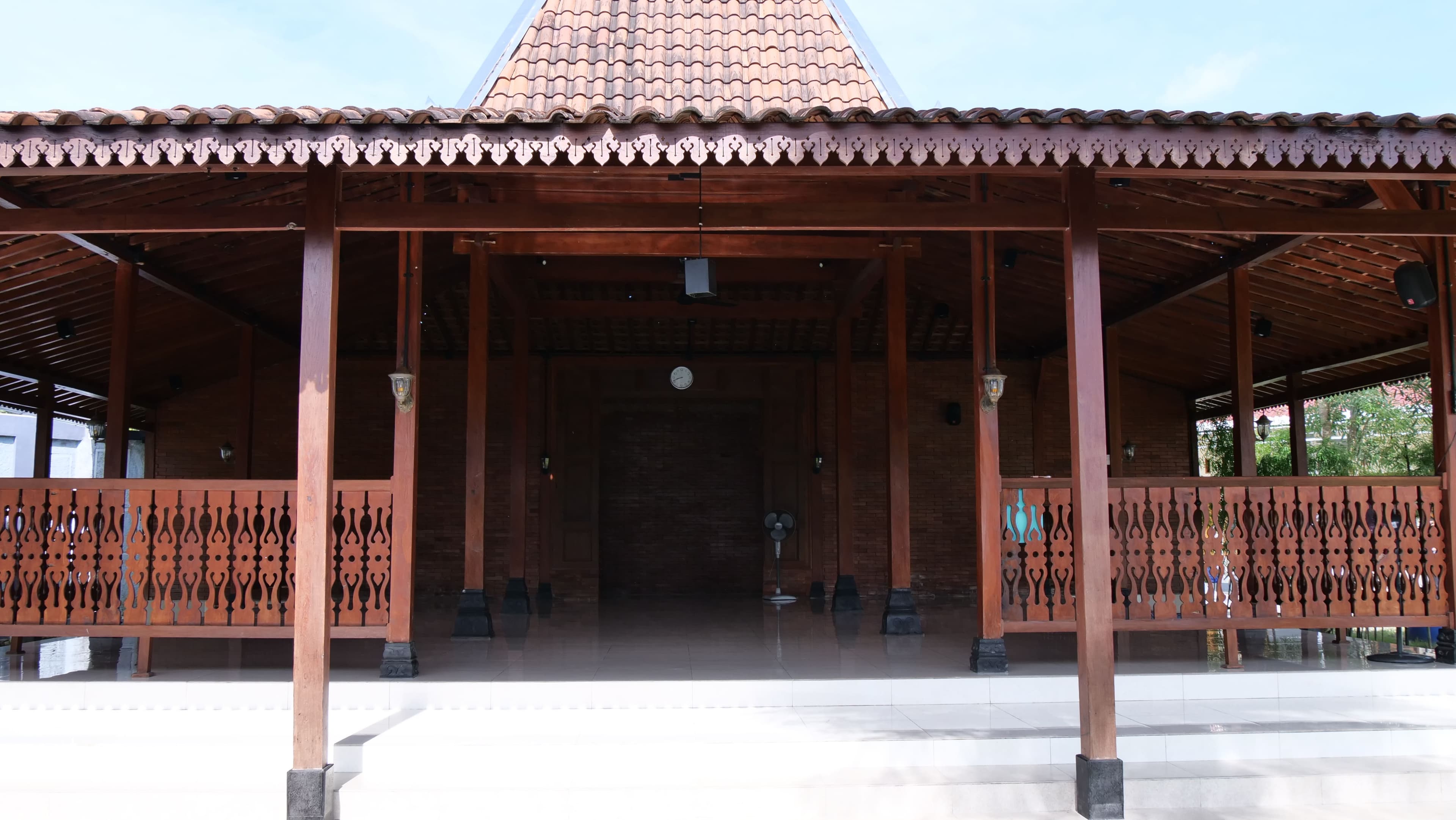 Gazebo dan area istirahat santri Pesantren Gratis Klatenn