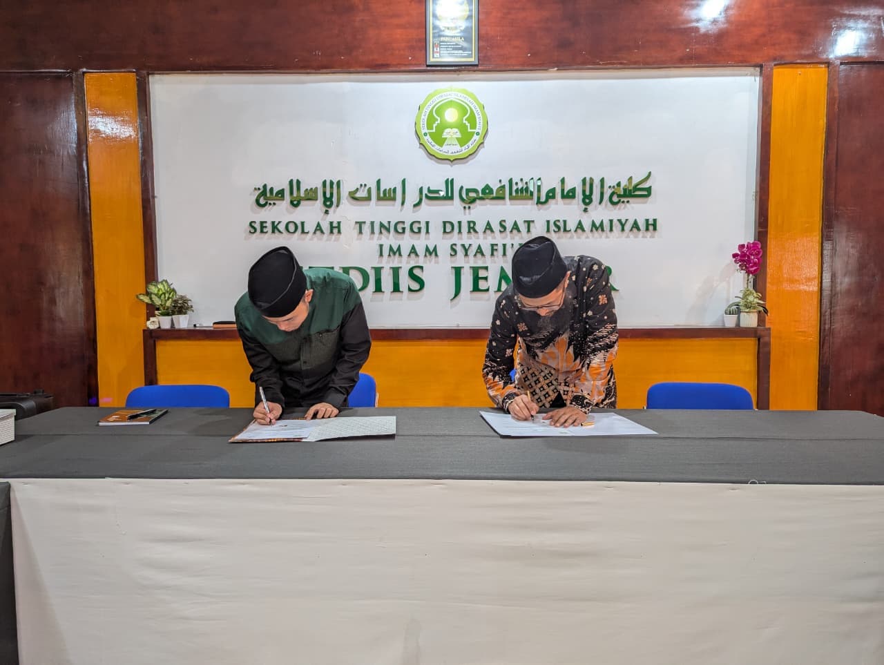 Kunjungan Kerja Sama dan Penandatanganan MoU dengan STDI Imam Syafi’i Jember dan STAI Ali bin Abi Thalib Surabaya